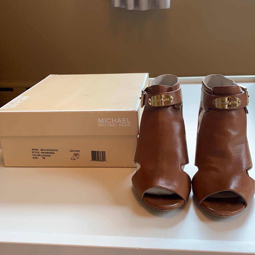 Michael Kors Plate Bootie in Luggage